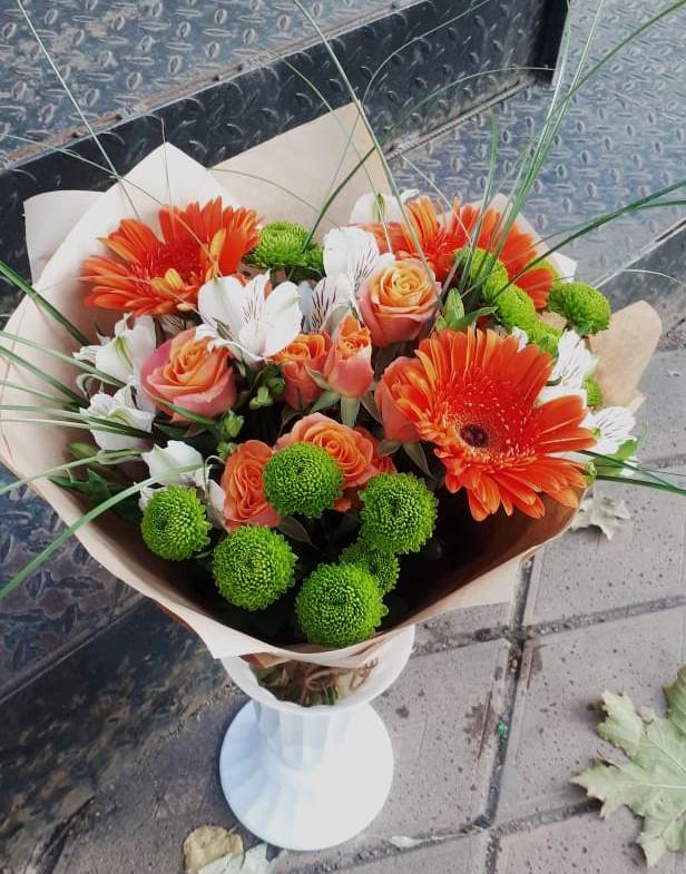 Букет цветов из: Герберы, Хризантемы, Альстромерии и Розы в Холмской