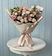 Букет цветов из:  Розы и Лизиантусы в Холмской