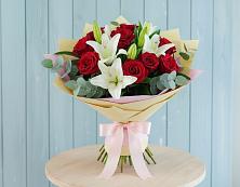 Букет цветов из:  Лилии и Розы в Холмской