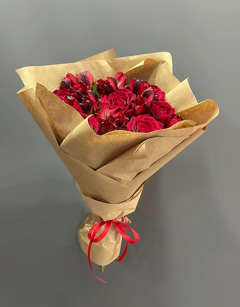 Букет цветов из: Альстромерии и Розы в Холмской