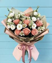 Букет цветов из:  Розы, Альстромерии и Лизиантусы в Холмской