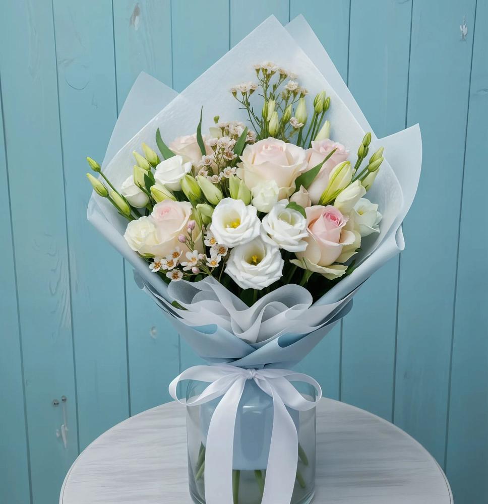 Букет цветов из: Розы и Лизиантусы в Холмской