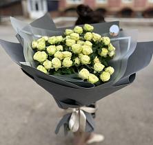Букет Белые кустовые розы Солинеро в Холмской
