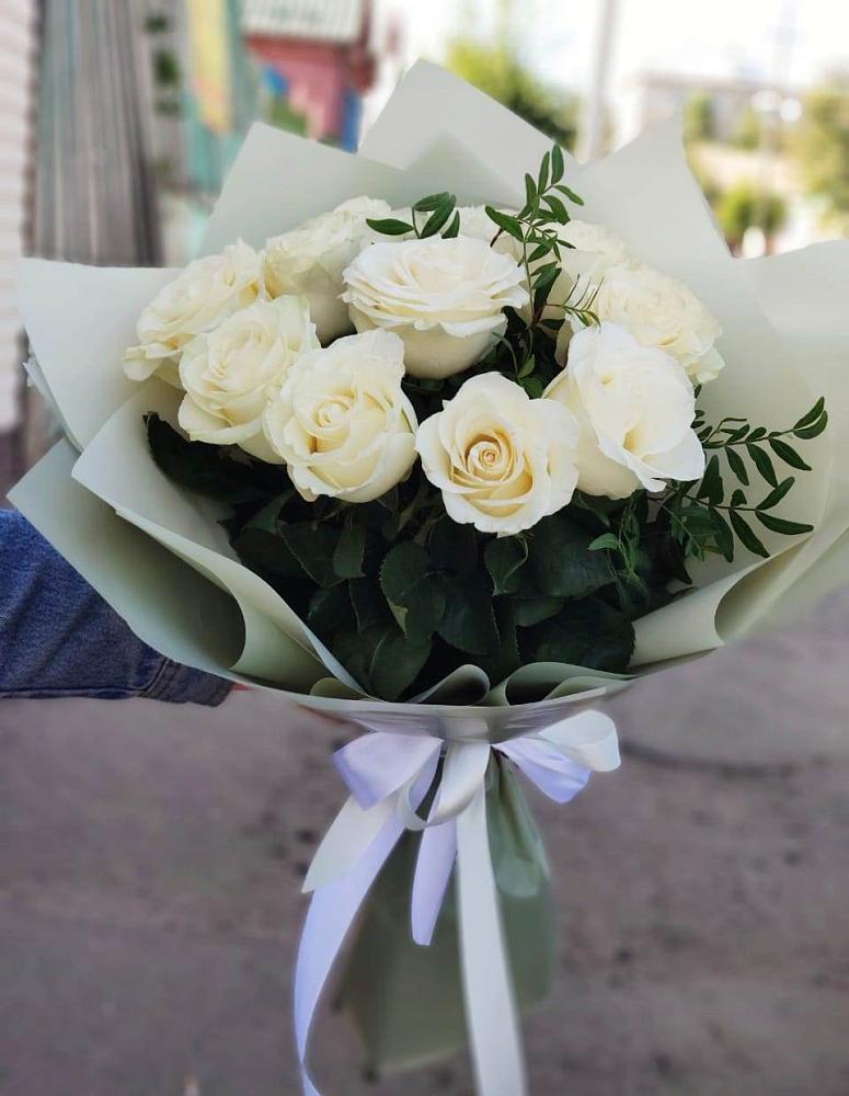 Букет Белые розы Проуд в Холмской