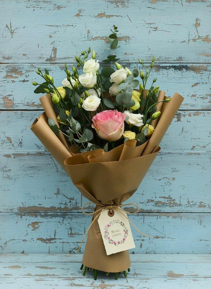 Букет цветов из: Розы и Лизиантусы в Холмской