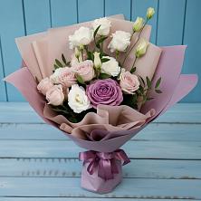 Букет цветов из:  Розы и Лизиантусы в Холмской