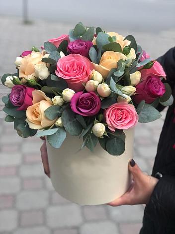 Цветочная композиция из Розы в шляпной коробке в Холмской