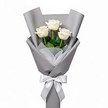Букет 3 белые розы в Холмской
