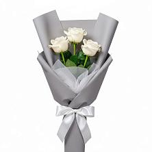 Букет 3 белые розы в Холмской