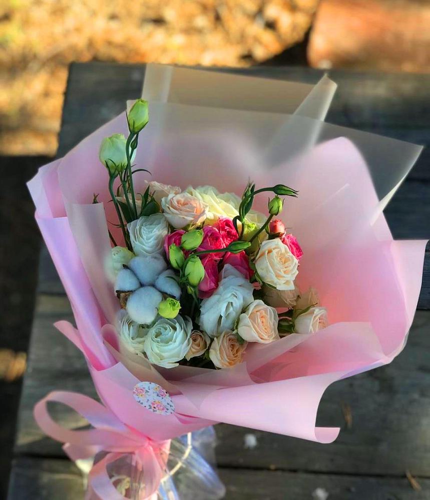 Букет цветов из: Розы и Лизиантусы в Холмской