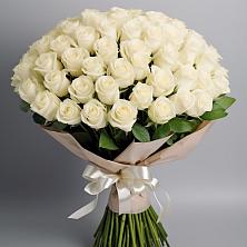 Букет 101 беля роза Белоснежка в Холмской