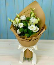 Букет цветов из:  Хризантемы и Лизиантусы #REPLACE_PRED# Холмской