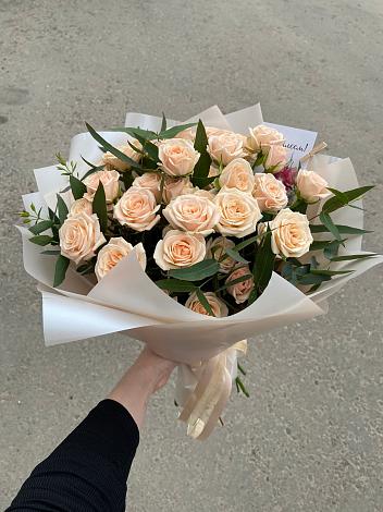 Букет Кремовые розы Латте в Холмской