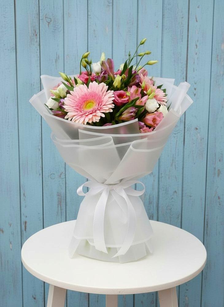 Букет цветов из: Герберы, Альстромерии и Лизиантусы в Холмской