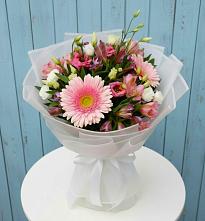 Букет цветов из:  Герберы, Альстромерии и Лизиантусы #REPLACE_PRED# Холмской