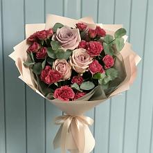 Букет цветов из:  Гвоздики и Розы в Холмской