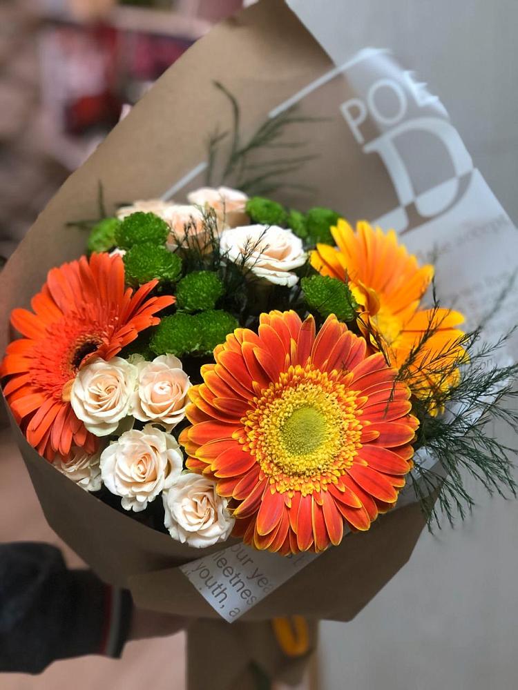 Букет цветов из: Герберы, Хризантемы и Розы в Холмской