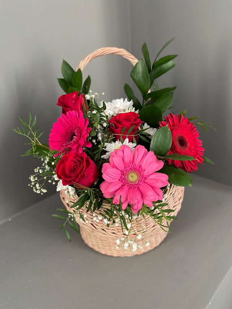 Цветочная композиция из Розы, Хризантемы и Герберы в корзине в Холмской