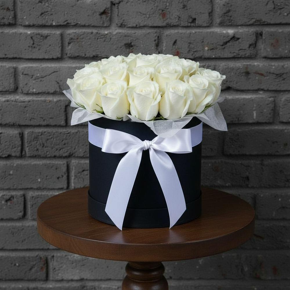 Цветочная композиция из Розы в шляпной коробке в Холмской