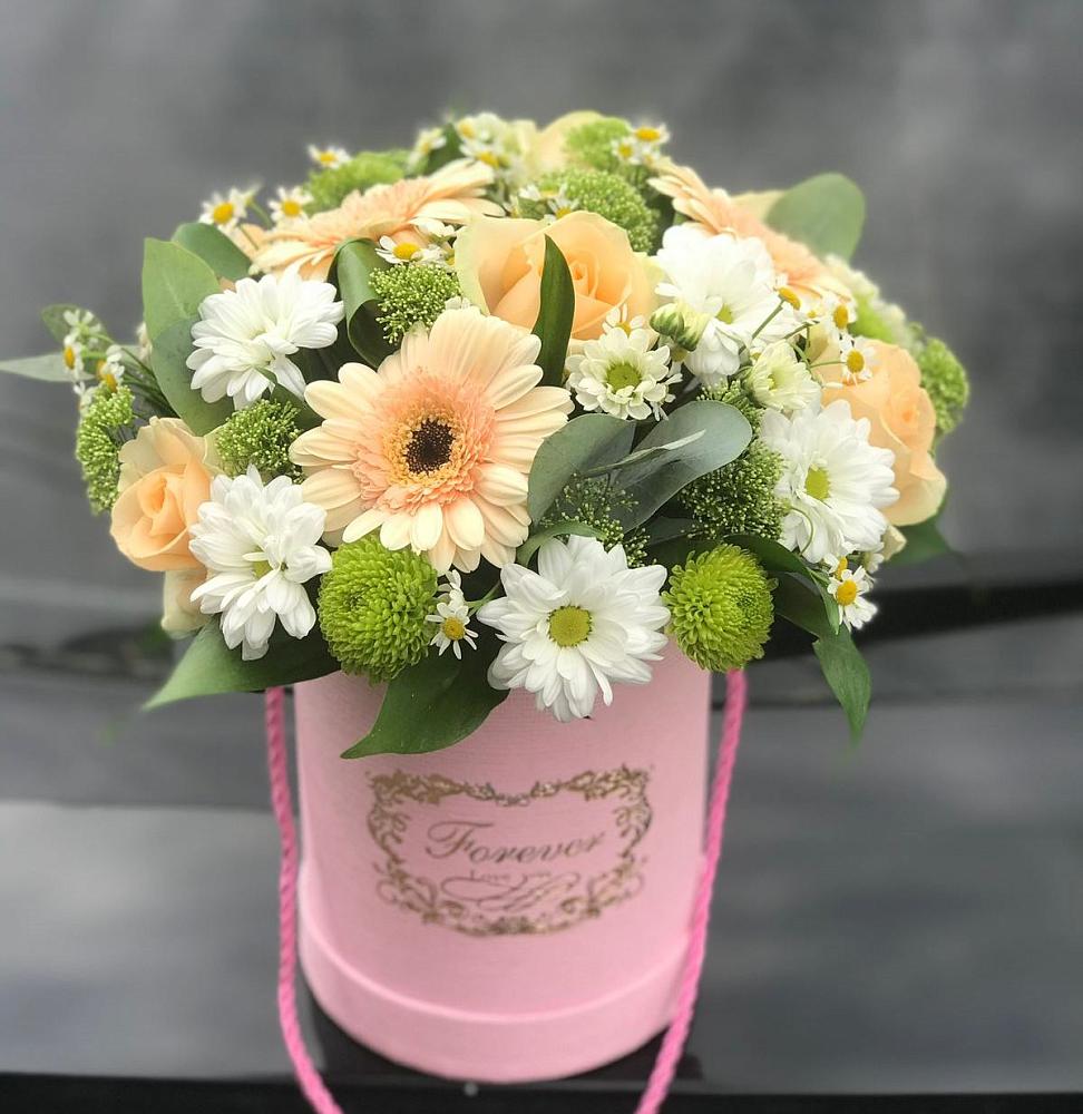 Цветочная композиция из Розы, Герберы и Хризантемы в шляпной коробке в Холмской