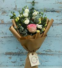 Букет цветов из:  Розы и Лизиантусы в Холмской
