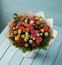 Букет Микс из разноцветных кустовых роз в Холмской