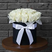 Цветочная композиция из Розы в шляпной коробке в Холмской