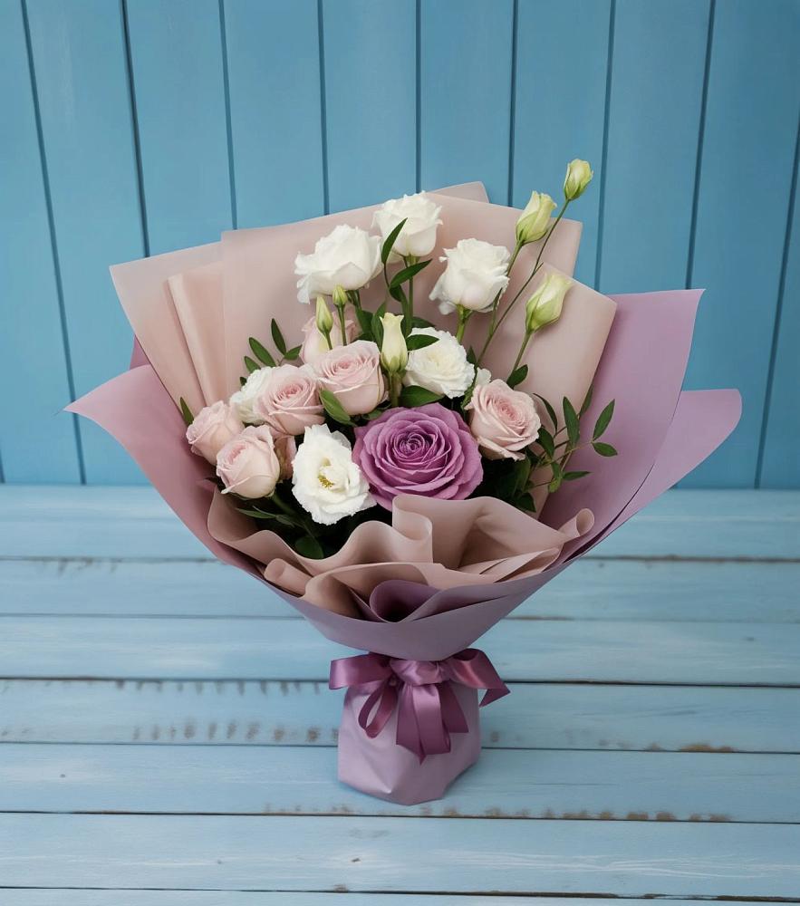 Букет цветов из: Розы и Лизиантусы в Холмской